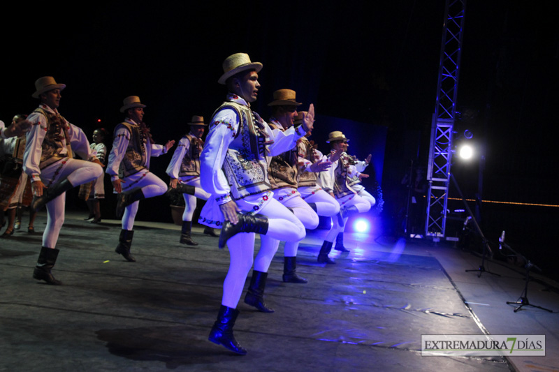 GALERÍA I - Badajoz, Perú y Rumanía abren el Festival Folklórico con un gran espectáculo