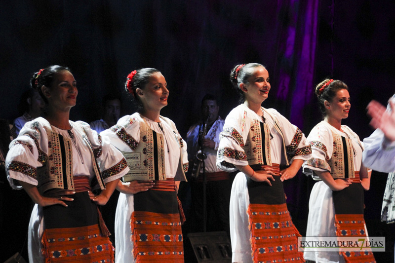 GALERÍA I - Badajoz, Perú y Rumanía abren el Festival Folklórico con un gran espectáculo