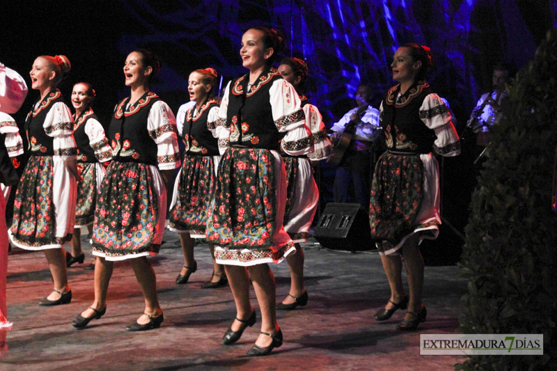 GALERÍA I - Badajoz, Perú y Rumanía abren el Festival Folklórico con un gran espectáculo