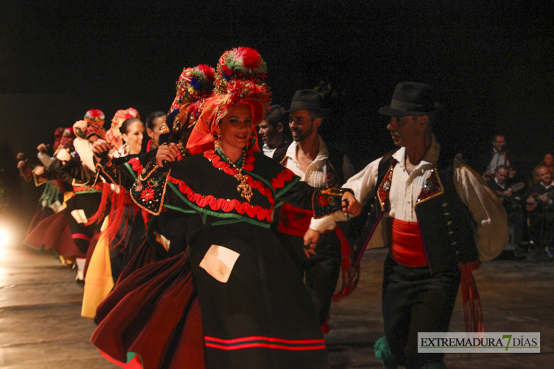 GALERÍA I - Badajoz, Perú y Rumanía abren el Festival Folklórico con un gran espectáculo