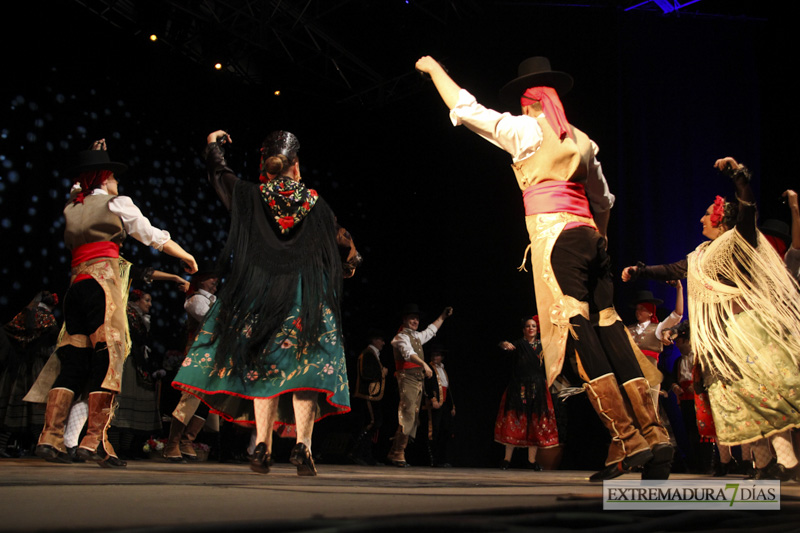 GALERÍA II - Badajoz, Perú y Rumanía abren el Festival Folklórico con un gran espectáculo