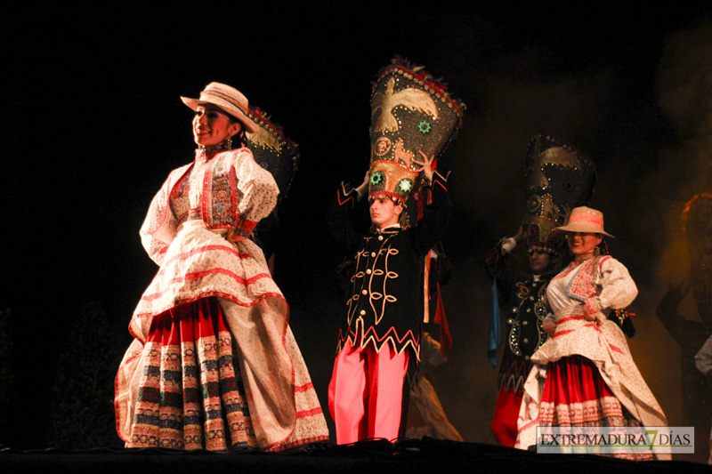 GALERÍA II - Badajoz, Perú y Rumanía abren el Festival Folklórico con un gran espectáculo