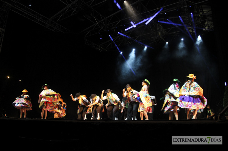 GALERÍA II - Badajoz, Perú y Rumanía abren el Festival Folklórico con un gran espectáculo