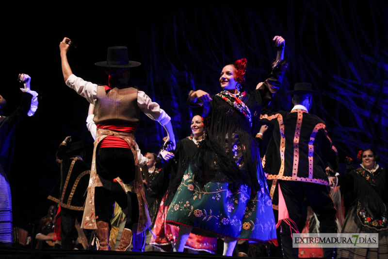 GALERÍA II - Badajoz, Perú y Rumanía abren el Festival Folklórico con un gran espectáculo