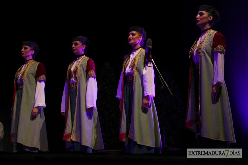 Las victimas de Niza presente en el segundo día de actuaciones del Festival Folklórico