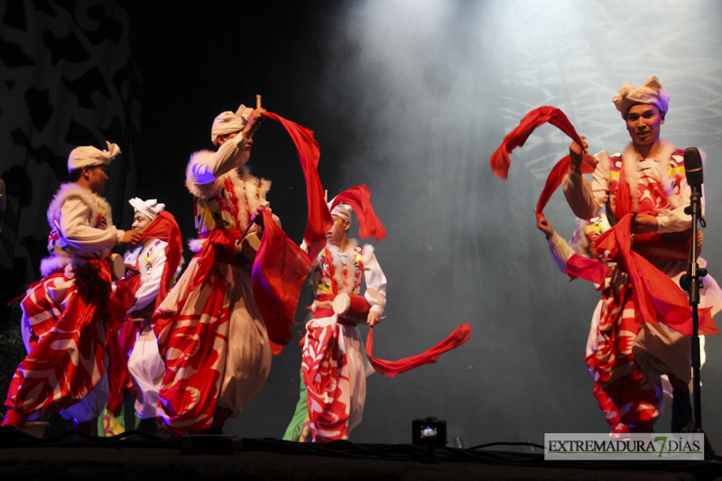 Las victimas de Niza presente en el segundo día de actuaciones del Festival Folklórico