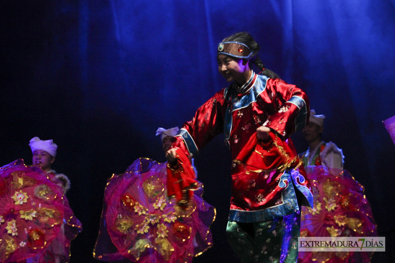 GALERÍA II - Las victimas de Niza presentes en el segundo día de actuaciones del Festival Folklórico