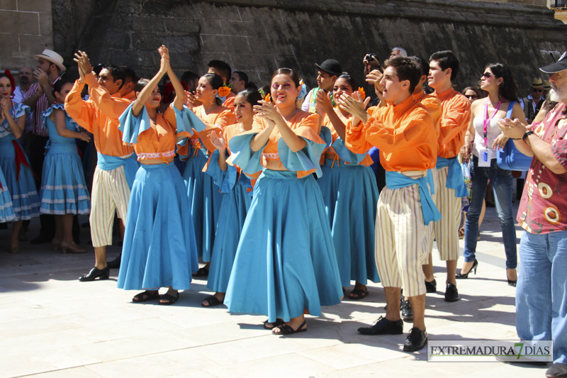 El Ayuntamiento de Badajoz da la bienvenida a las agrupaciones del Festival Folklórico