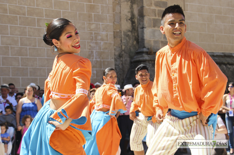 El Ayuntamiento de Badajoz da la bienvenida a las agrupaciones del Festival Folklórico