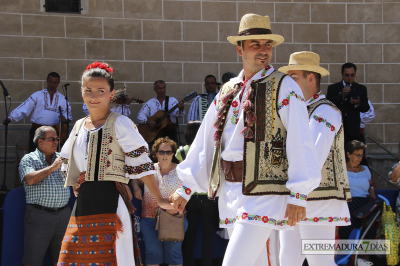 El Ayuntamiento de Badajoz da la bienvenida a las agrupaciones del Festival Folklórico