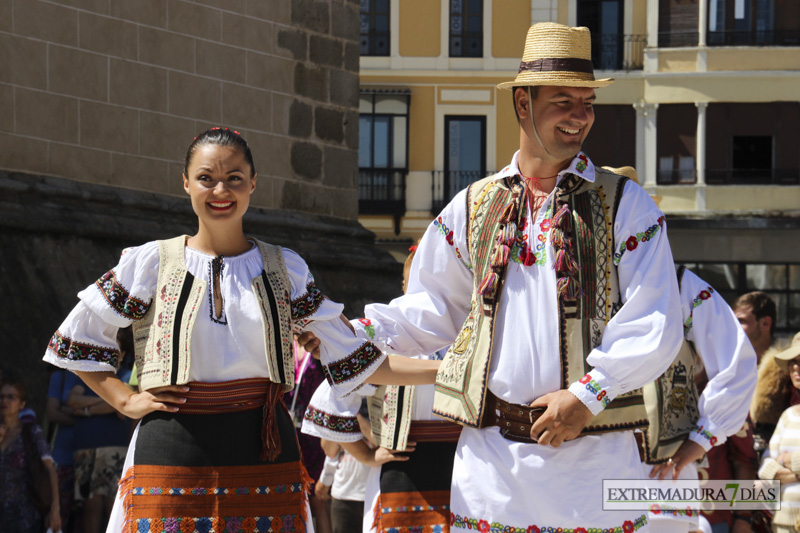 El Ayuntamiento de Badajoz da la bienvenida a las agrupaciones del Festival Folklórico