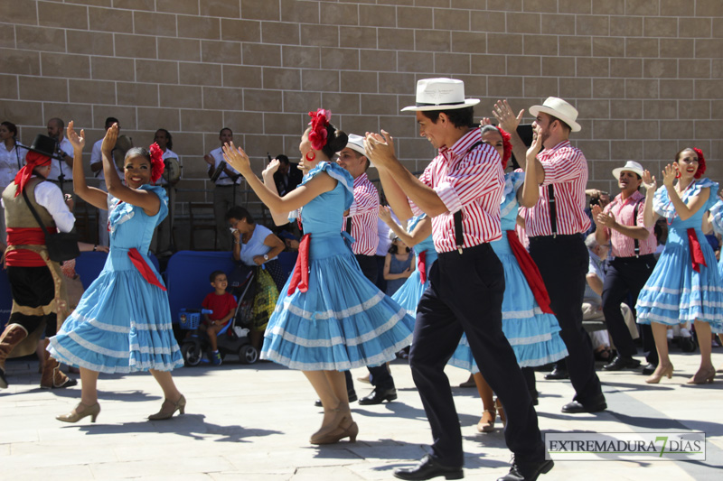 El Ayuntamiento de Badajoz da la bienvenida a las agrupaciones del Festival Folklórico