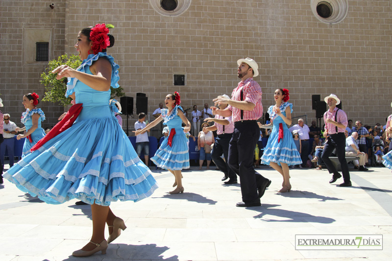 El Ayuntamiento de Badajoz da la bienvenida a las agrupaciones del Festival Folklórico