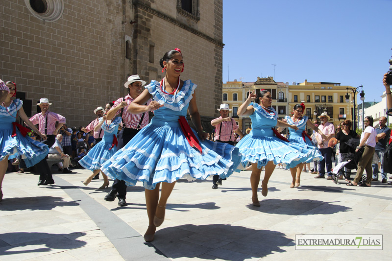 El Ayuntamiento de Badajoz da la bienvenida a las agrupaciones del Festival Folklórico