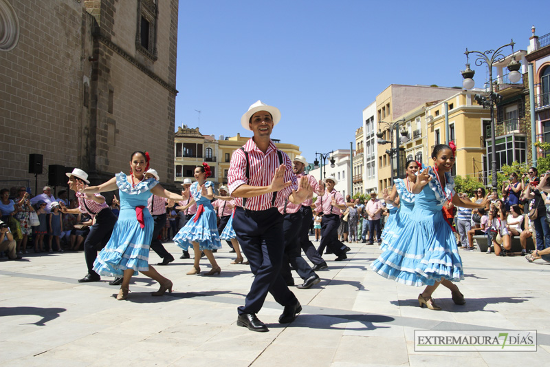 El Ayuntamiento de Badajoz da la bienvenida a las agrupaciones del Festival Folklórico