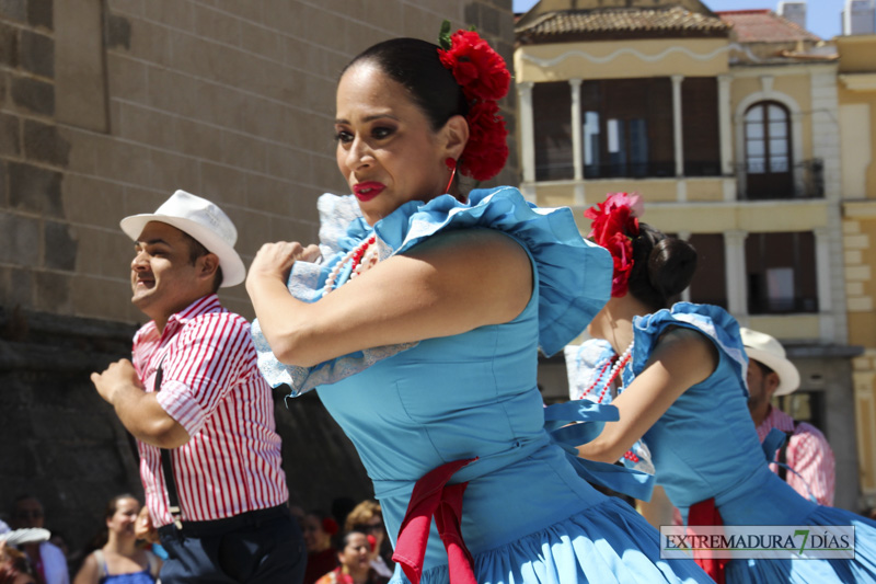 El Ayuntamiento de Badajoz da la bienvenida a las agrupaciones del Festival Folklórico