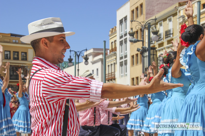 El Ayuntamiento de Badajoz da la bienvenida a las agrupaciones del Festival Folklórico