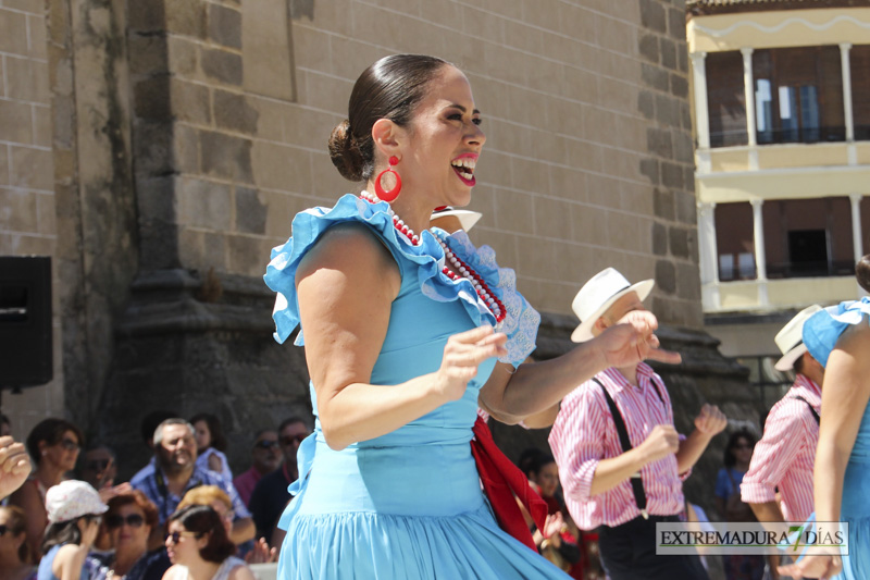 El Ayuntamiento de Badajoz da la bienvenida a las agrupaciones del Festival Folklórico