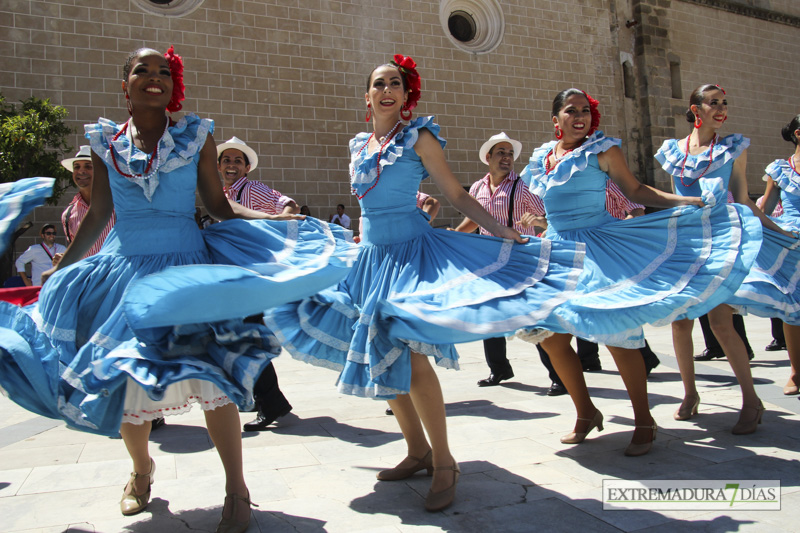 El Ayuntamiento de Badajoz da la bienvenida a las agrupaciones del Festival Folklórico