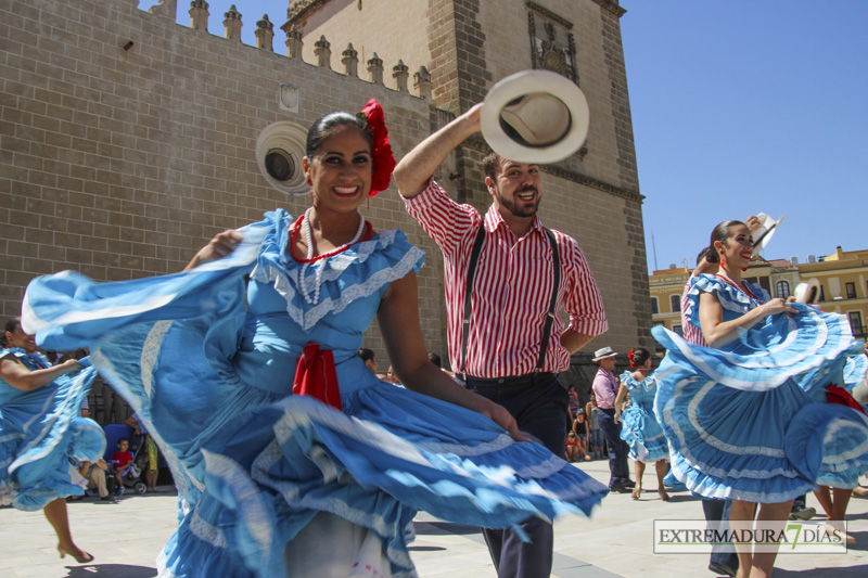 El Ayuntamiento de Badajoz da la bienvenida a las agrupaciones del Festival Folklórico