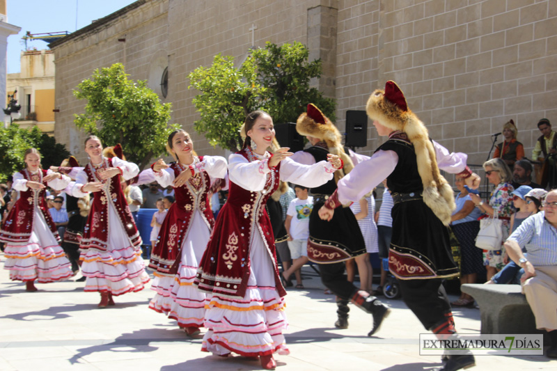 El Ayuntamiento de Badajoz da la bienvenida a las agrupaciones del Festival Folklórico