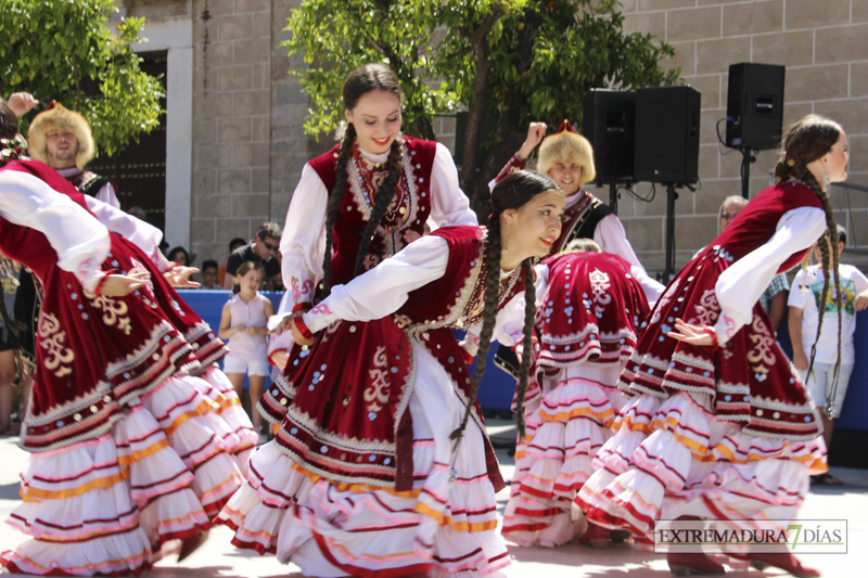 El Ayuntamiento de Badajoz da la bienvenida a las agrupaciones del Festival Folklórico