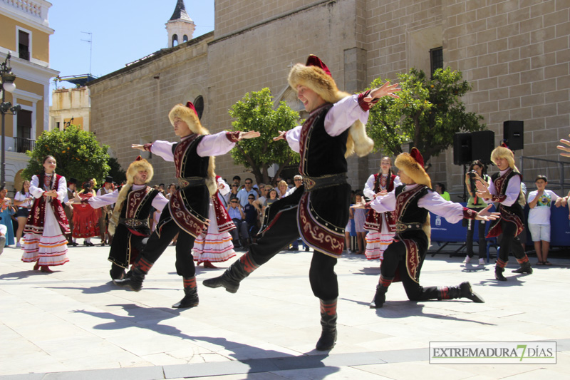 GALERÍA II - El Ayuntamiento de Badajoz da la bienvenida a las agrupaciones del Festival Folklórico