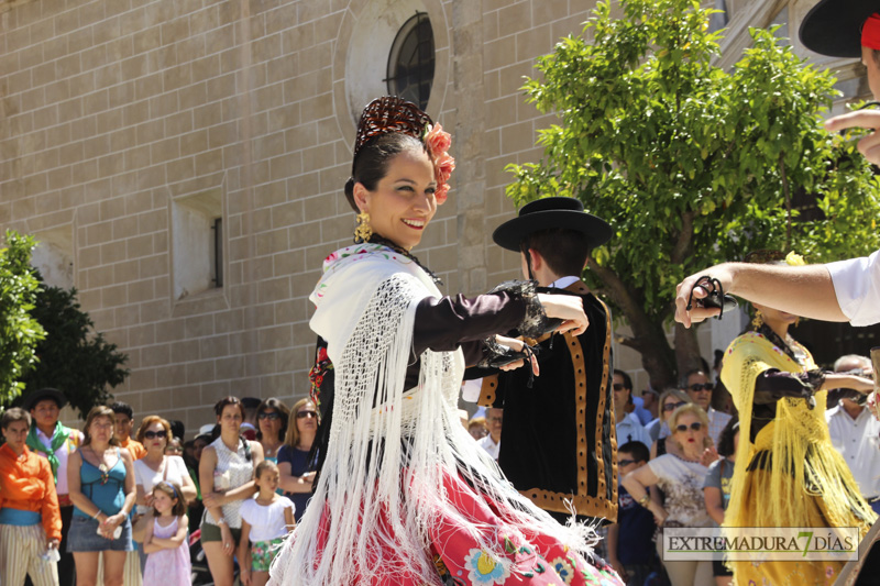 GALERÍA II - El Ayuntamiento de Badajoz da la bienvenida a las agrupaciones del Festival Folklórico