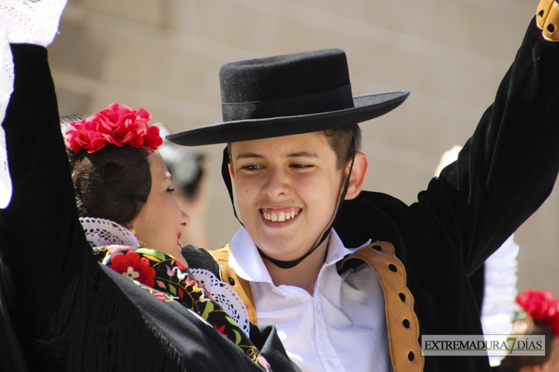 GALERÍA II - El Ayuntamiento de Badajoz da la bienvenida a las agrupaciones del Festival Folklórico