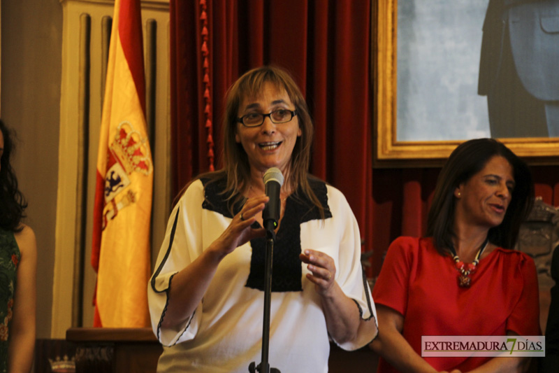 GALERÍA II - El Ayuntamiento de Badajoz da la bienvenida a las agrupaciones del Festival Folklórico