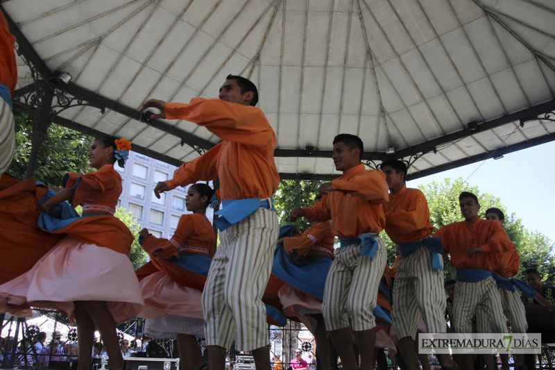 Las agrupaciones del Festival Folklórico muestran sus danzas en San Francisco