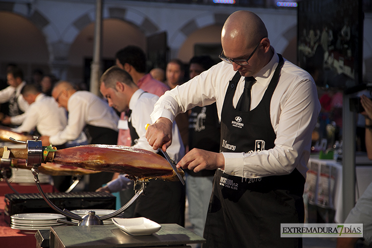 Los mejores cortadores de jamón se dan cita en ‘Badajoz Capital Ibérica’