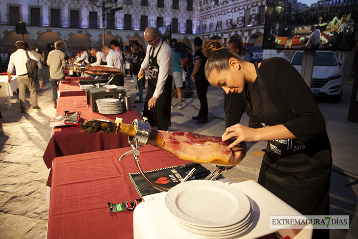 Los mejores cortadores de jamón se dan cita en ‘Badajoz Capital Ibérica’