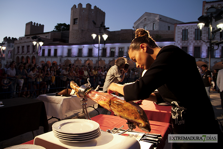 Los mejores cortadores de jamón se dan cita en ‘Badajoz Capital Ibérica’