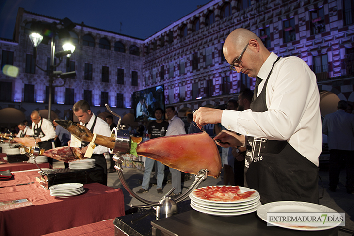 Los mejores cortadores de jamón se dan cita en ‘Badajoz Capital Ibérica’