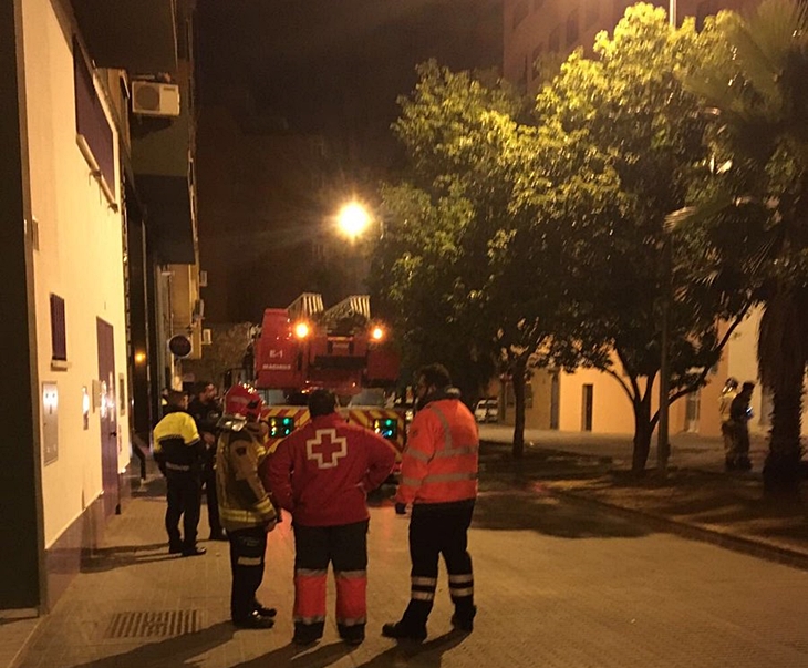 Tres evacuados de una vivienda calcinada en la barriada de Santa Marina