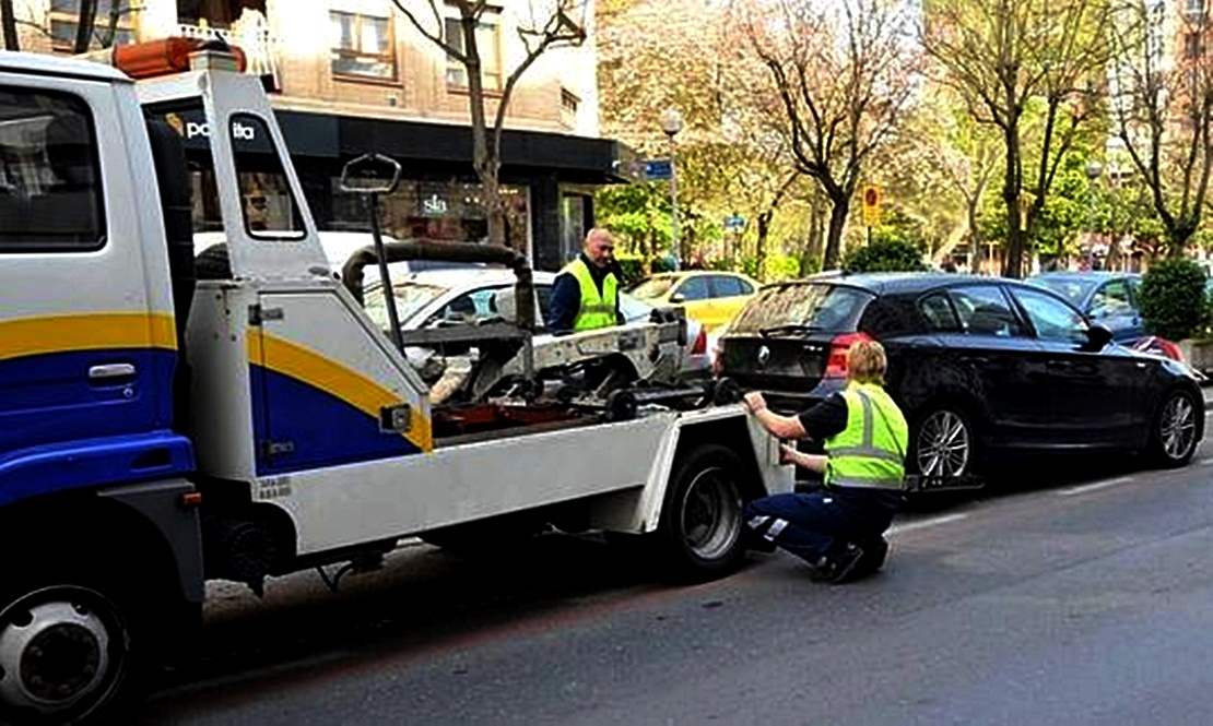 ¿Debería la Policía Local participar en el servicio de grúa?