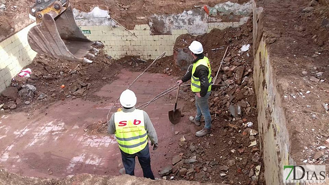 Imágenes de la demolición de los quioscos de la Plaza de España