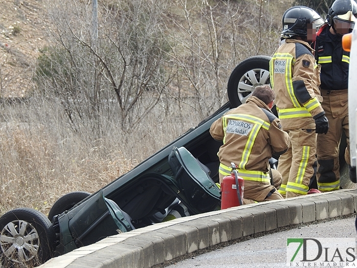 Accidente y vuelco entre Badajoz y Cerro Gordo