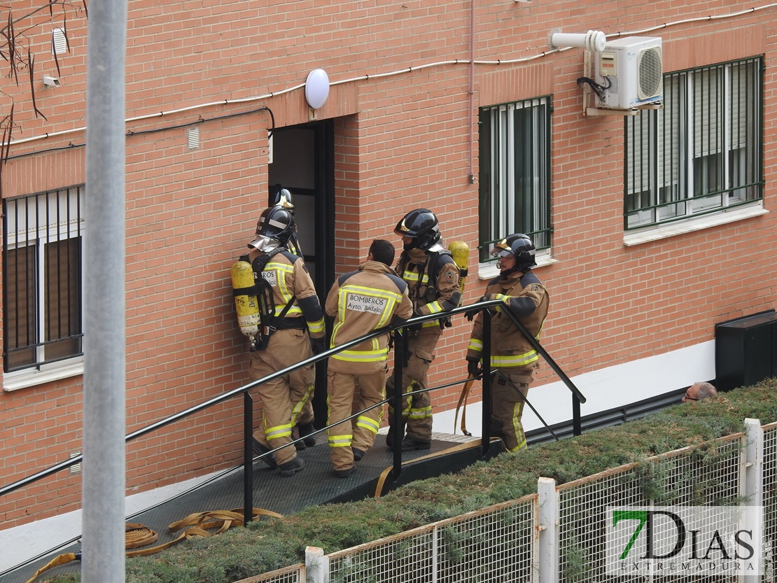 Un escape de gas obliga a cortar una calle de Badajoz