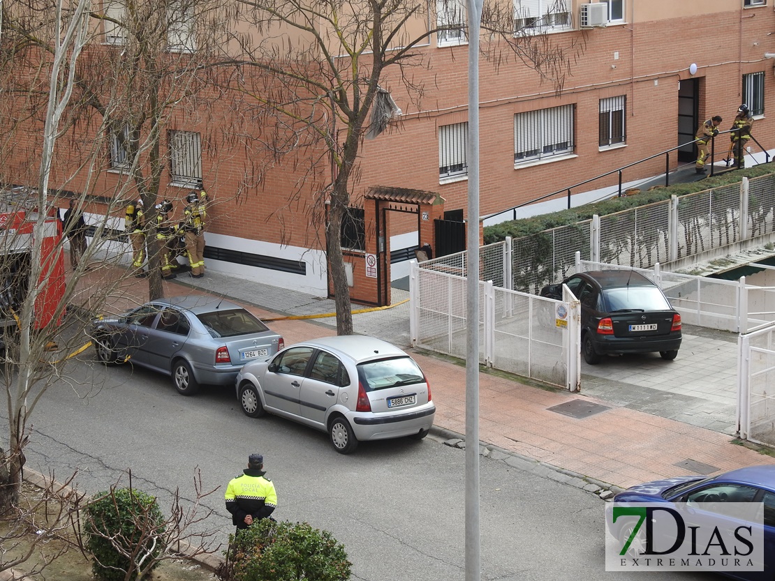Un escape de gas obliga a cortar una calle de Badajoz