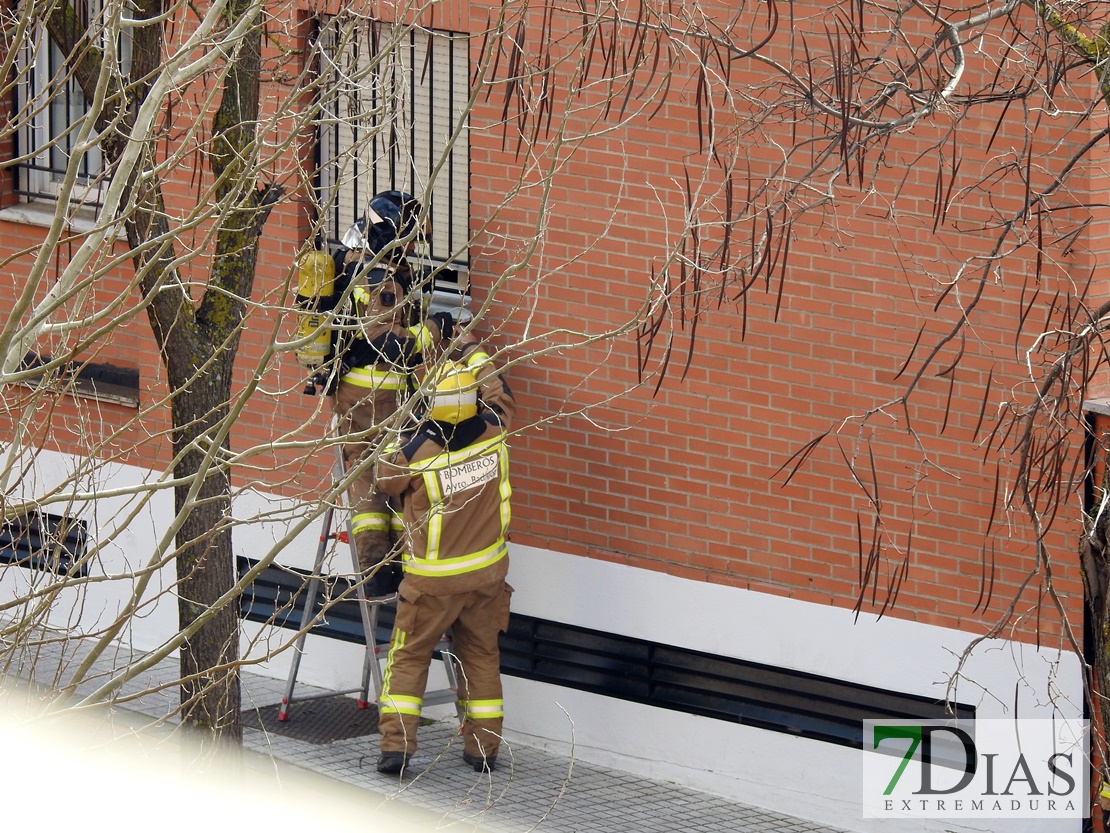 Un escape de gas obliga a cortar una calle de Badajoz