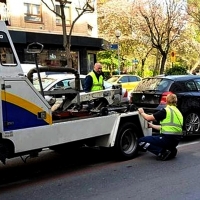 ¿Debería la Policía Local participar en el servicio de grúa?