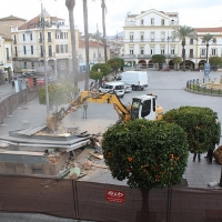 Demuelen los quioscos de la Plaza de España