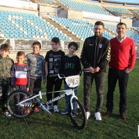 Rubén Tanco presenta su nueva bicicleta blanquinegra