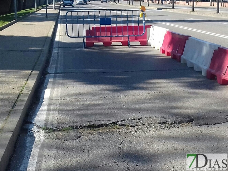 El mal estado de la vía provoca un accidente en Badajoz