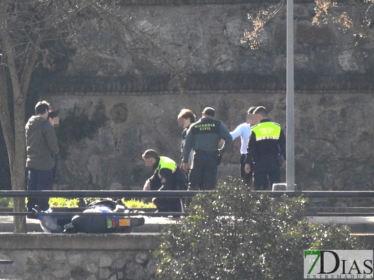 El mal estado de la vía provoca un accidente en Badajoz