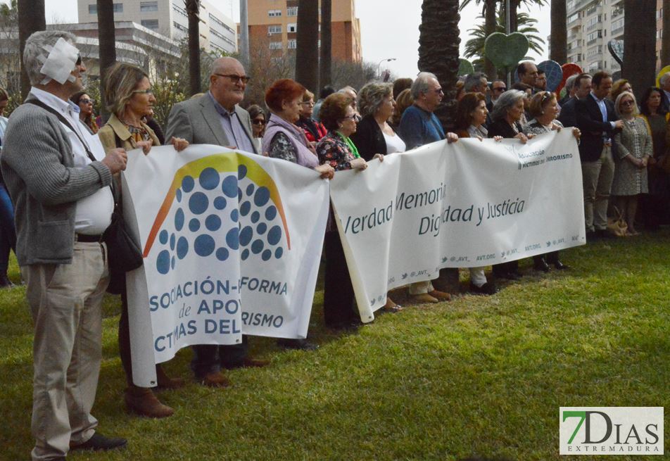 Badajoz homenajea a las víctimas del terrorismo