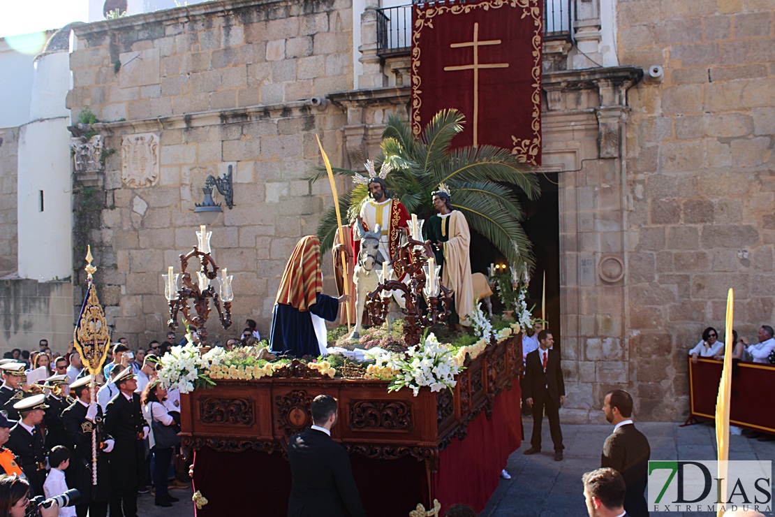 Miles de espectadores acuden a la procesión de La Burrita en Mérida