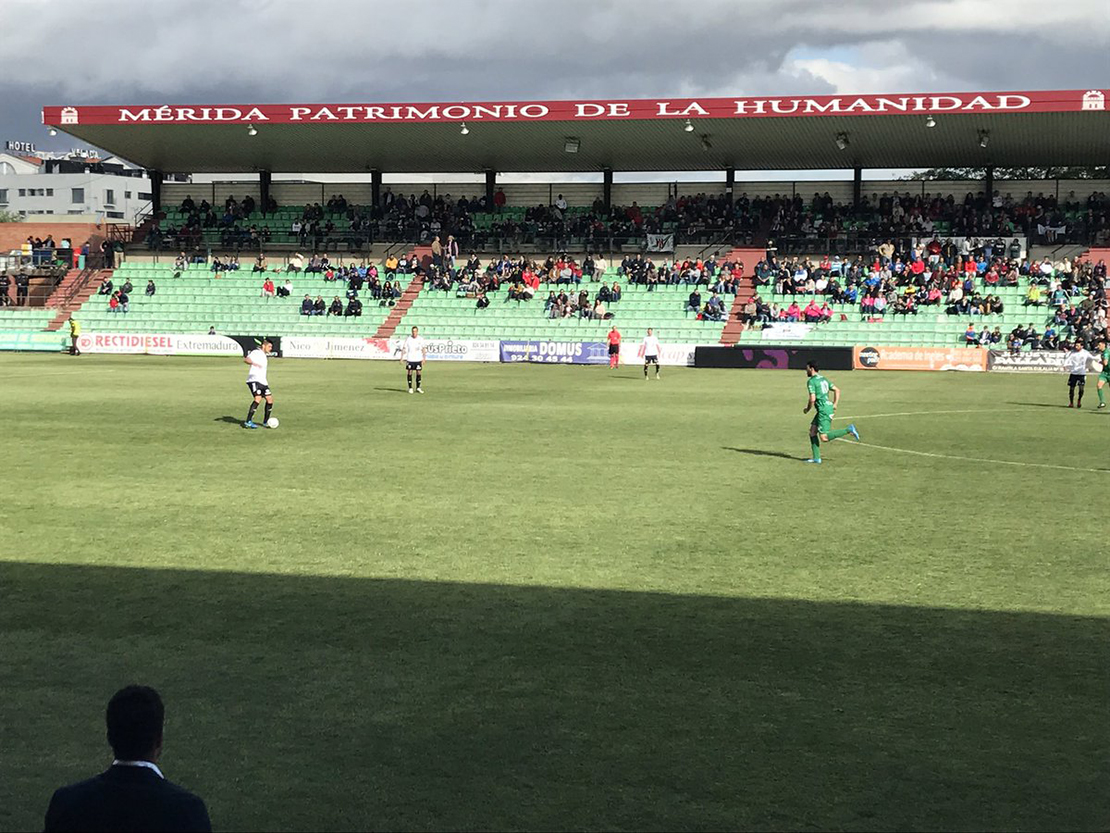 El Mérida tendrá que seguir esperando el tropiezo del Murcia